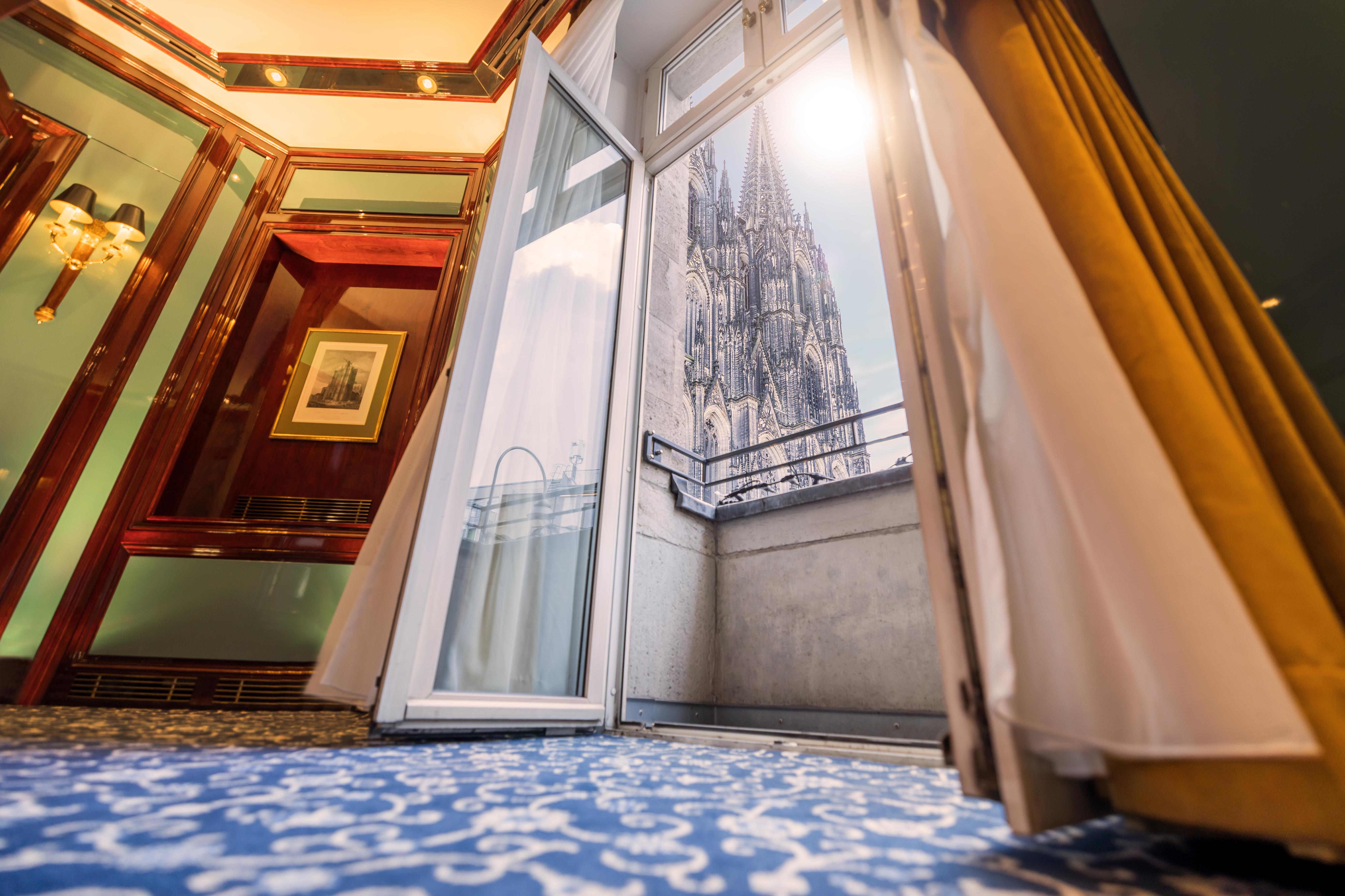 Excelsior Hotel Ernst Am Dom Cologne Exterior photo A room with a view