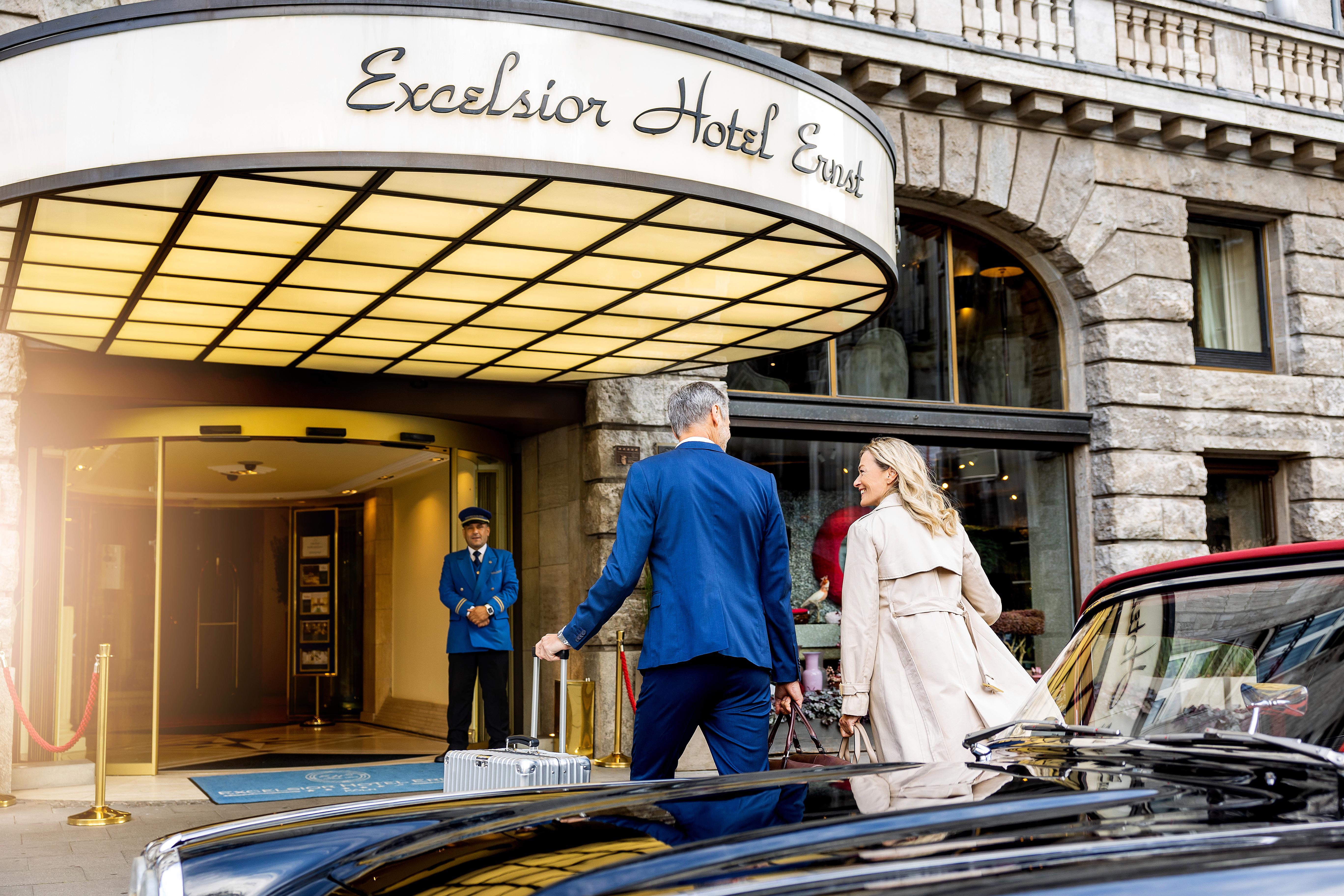 Excelsior Hotel Ernst Am Dom Cologne Exterior photo Entrance of the hotel