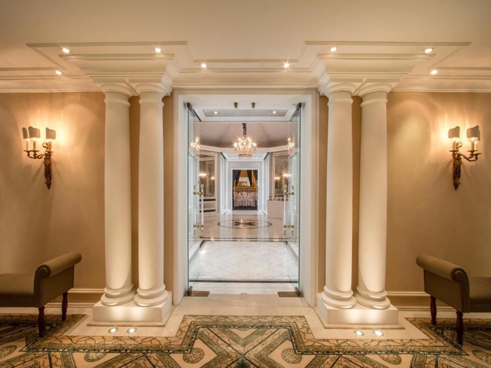 Excelsior Hotel Ernst Am Dom Cologne Interior photo Entrance to the hotel